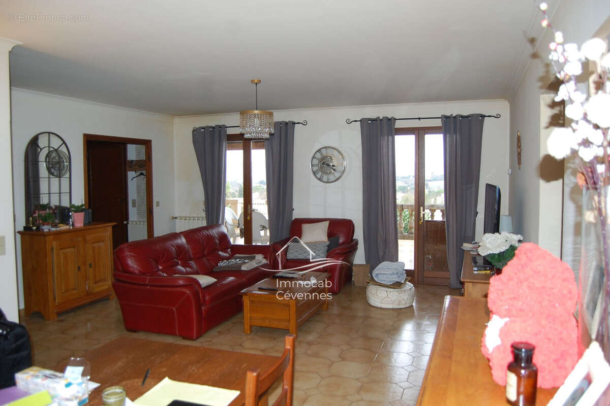 Maison à SAINT-HILAIRE-DE-BRETHMAS