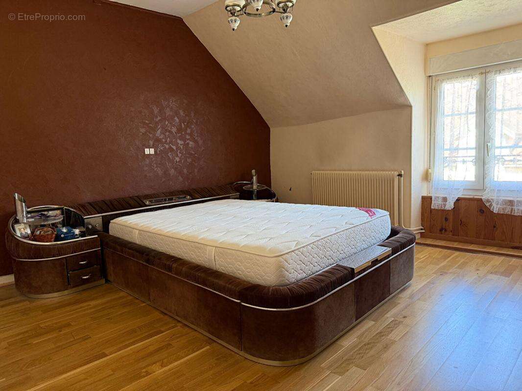Maison ancienne 6 pièces 127 m² avec courrette de 30 m2 devant - photo 4
