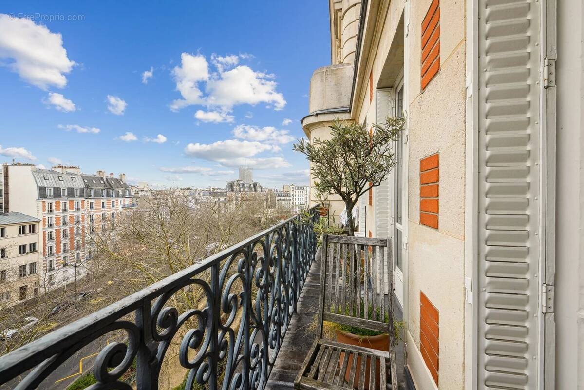 Appartement à PARIS-17E