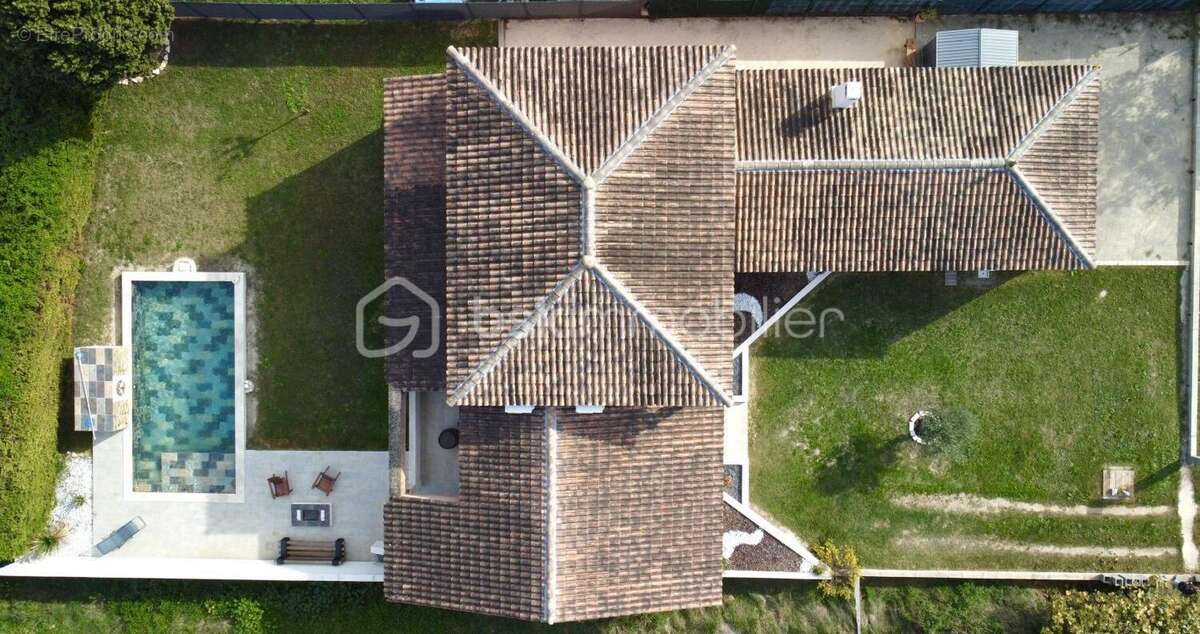 Maison à SAINT-LAURENT-DES-ARBRES