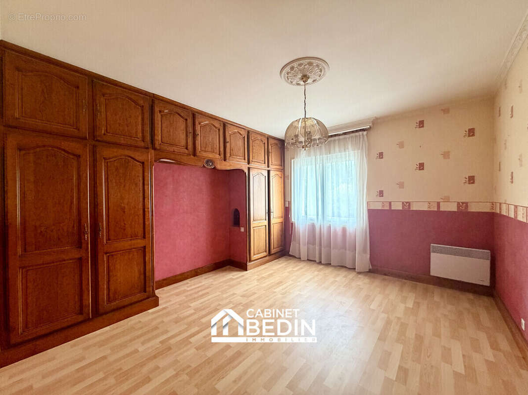 Maison 167 m² à Villegouge  - photo 7