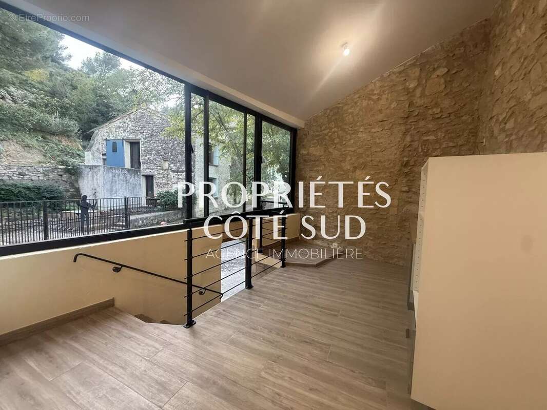 Maison à SAINT-VICTOR-LA-COSTE