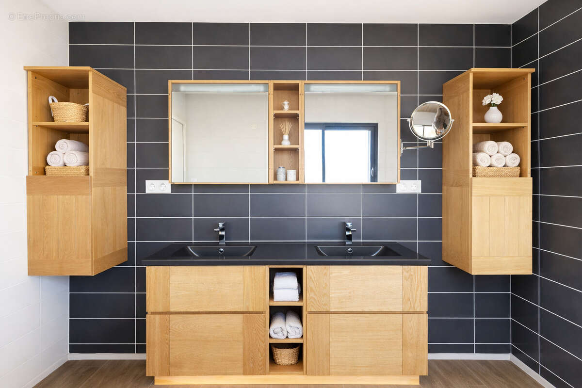 Maison à SAINT-LAURENT-DE-LA-SALANQUE