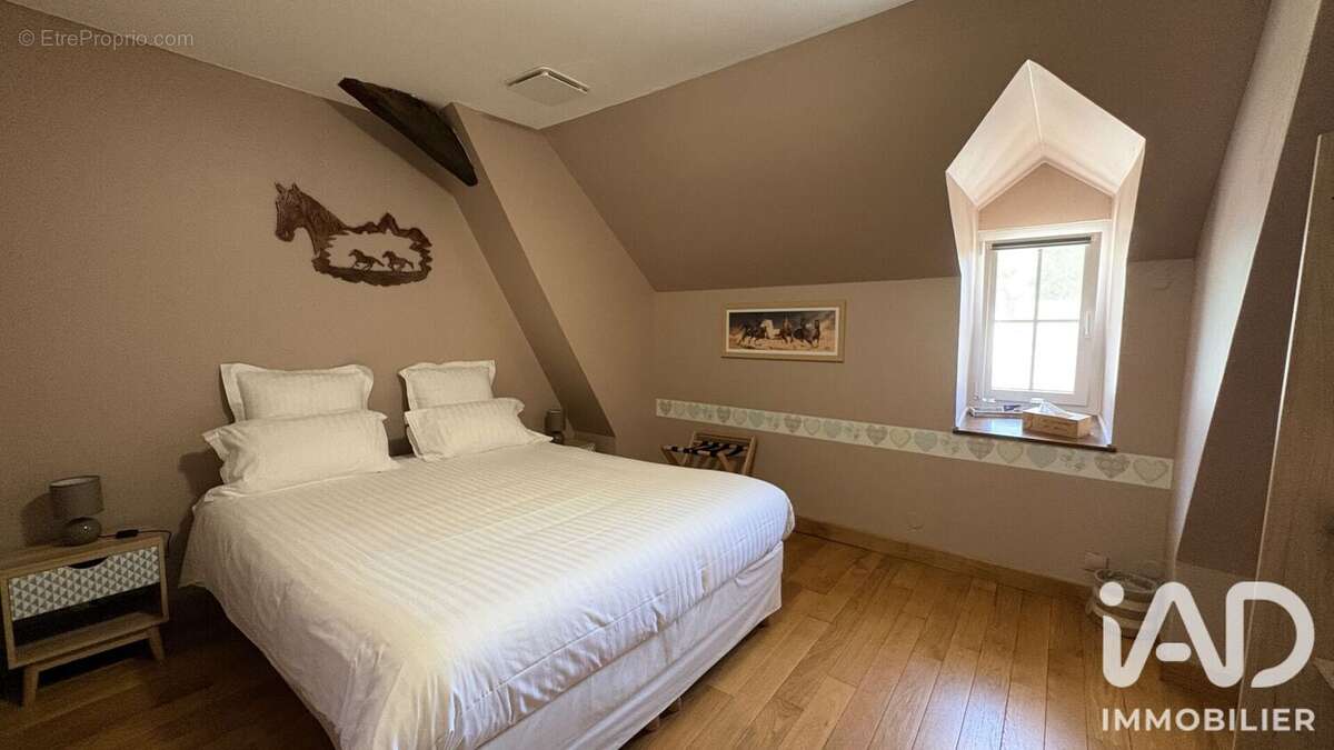 Maison 263 m² à Dange-Saint-Romain  - photo 9