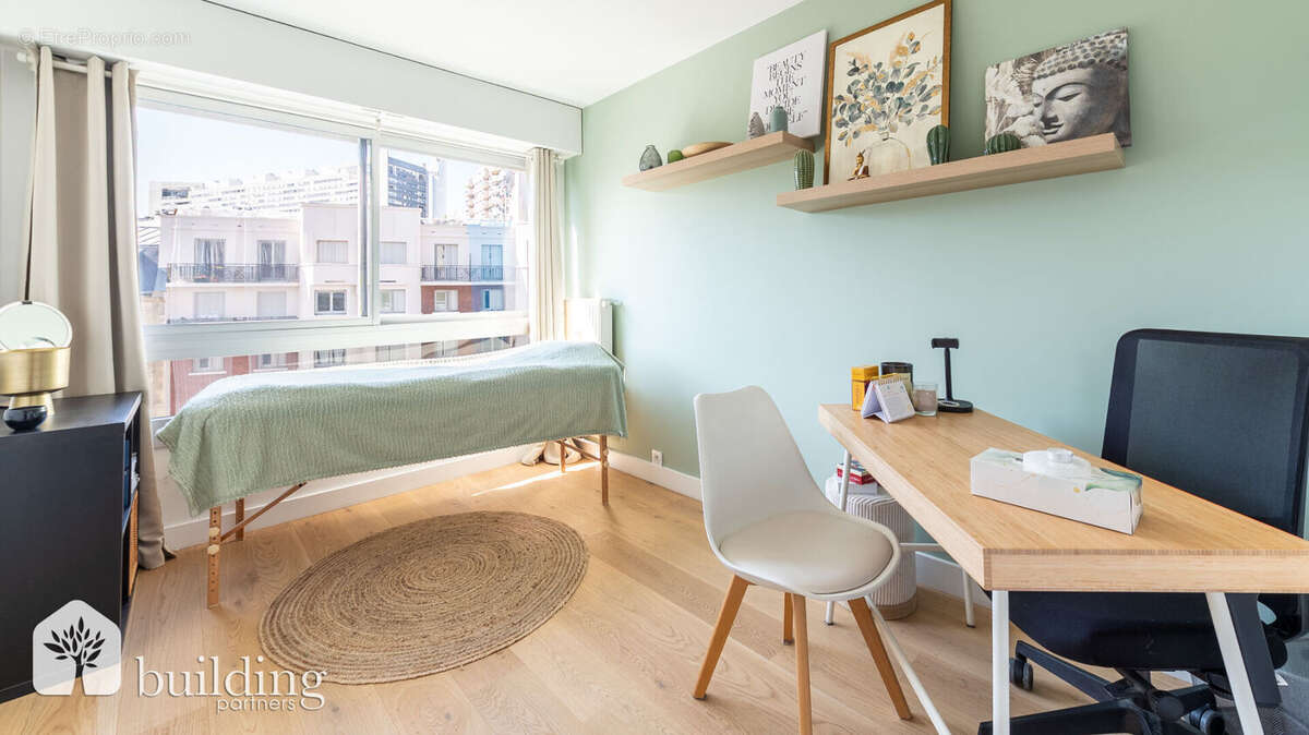 Appartement à COURBEVOIE