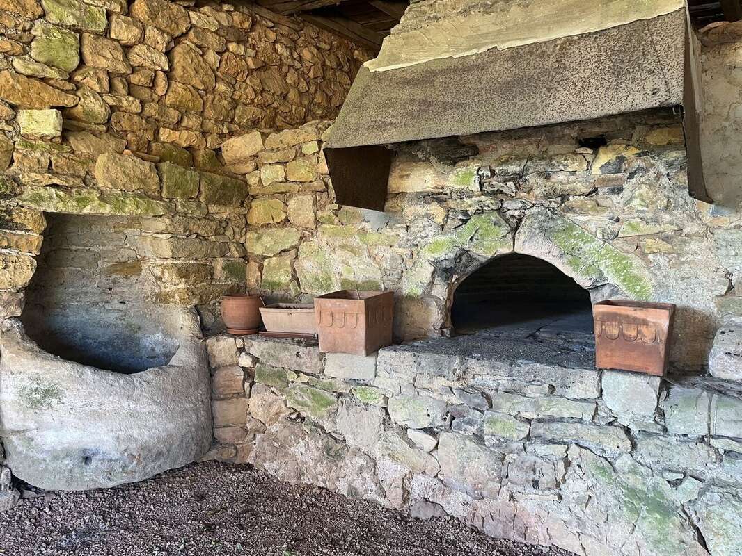 PROCHE FIGEAC – Authentique maison quercynoise en pierre de plain-pied avec grange - photo 16