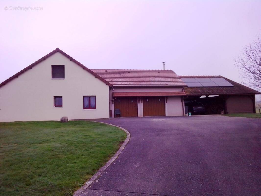 Maison à ESCLES