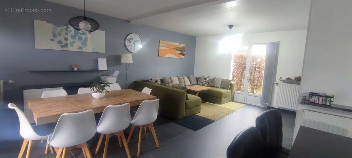 Maison à CHANTELOUP-LES-VIGNES