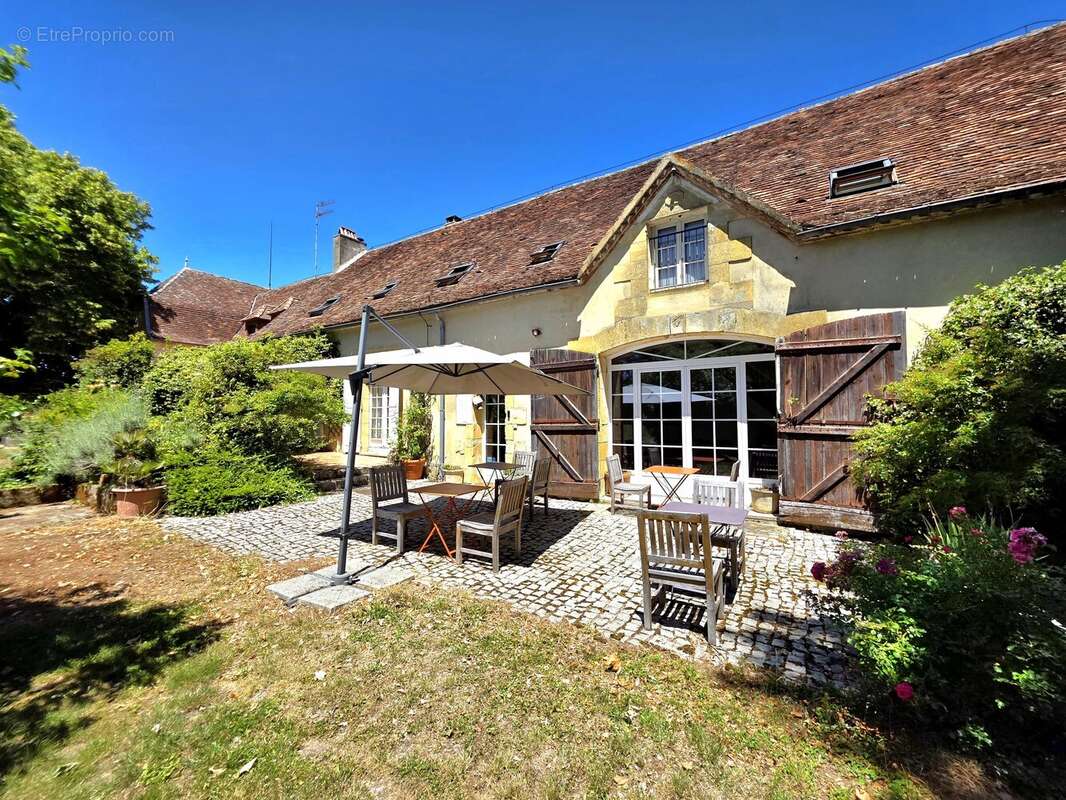 Ferme de style périgordien avec opportunités commerciales - photo 19