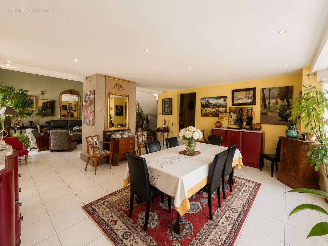 Maison 264 m² à Saint-Doulchard  - photo 25