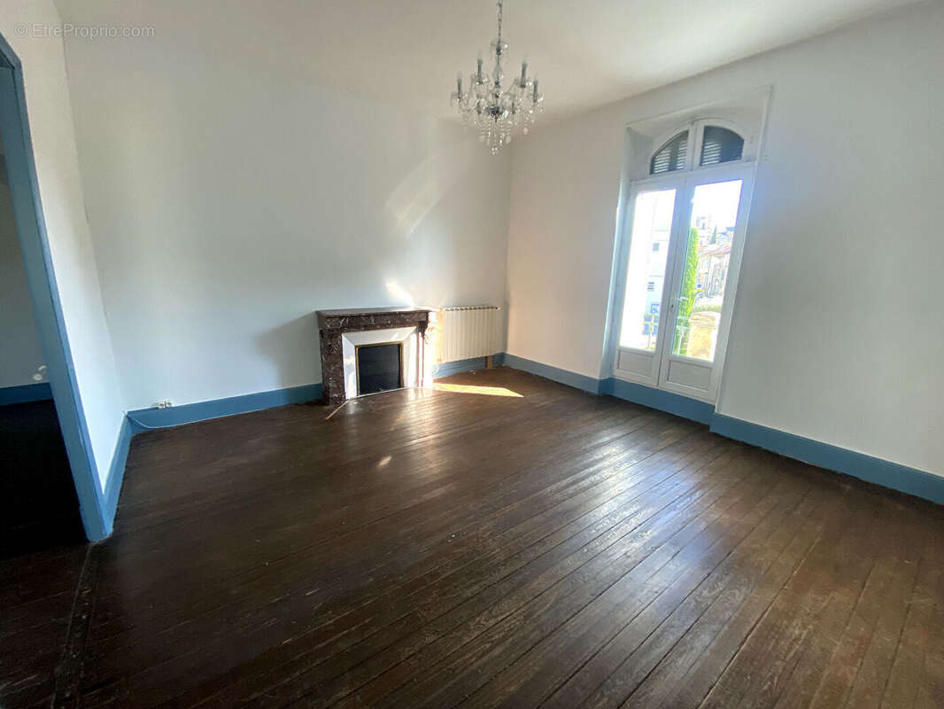 Appartement à VALREAS