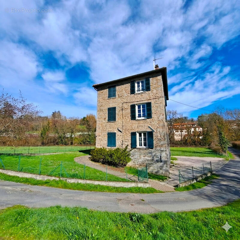 Appartement à THURINS