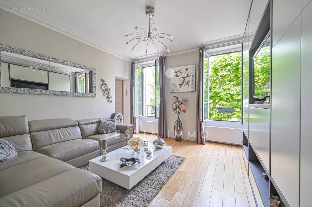 Appartement à CHARENTON-LE-PONT