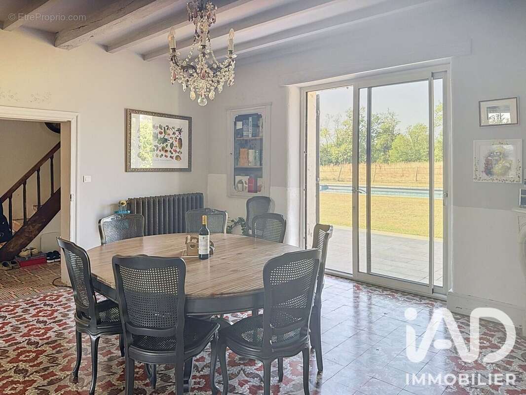 Maison 370 m² à Ledat  - photo 8
