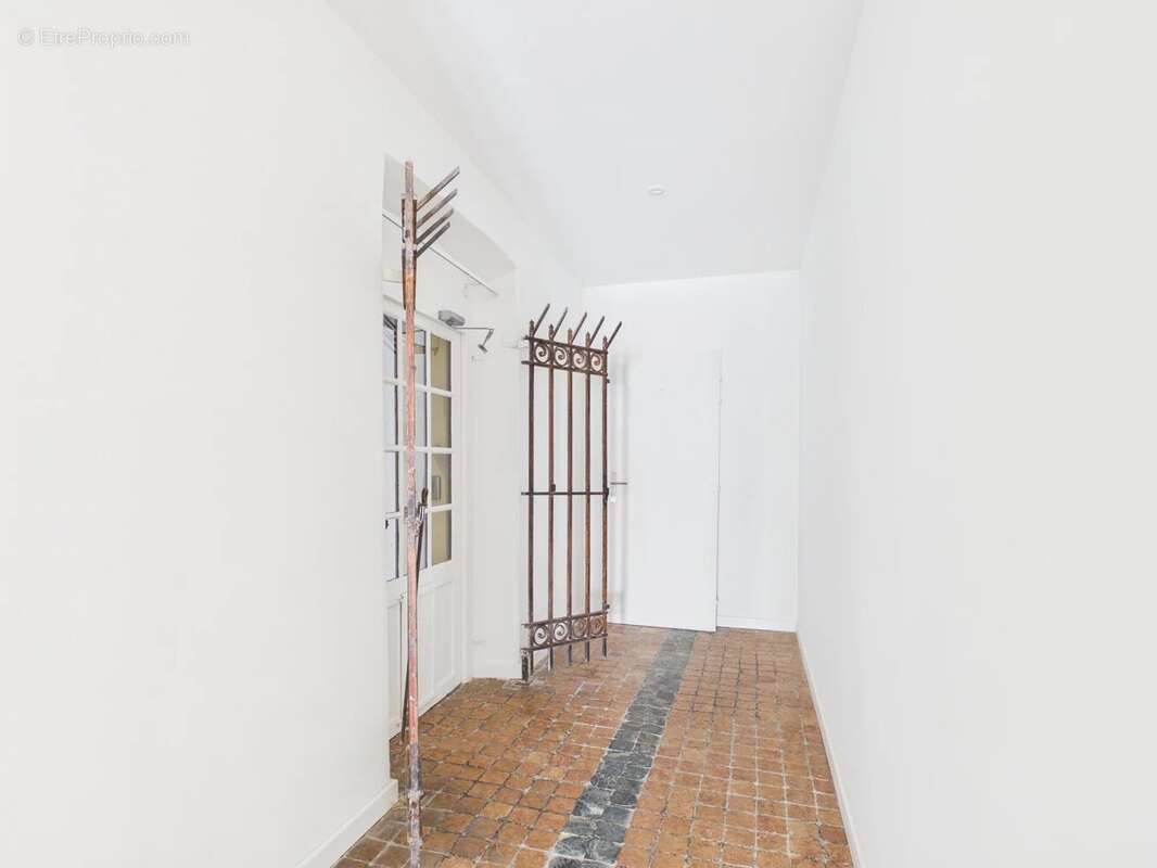 Bel appartement rénové avec vue imprenable sur le Vieux-Port - photo 13