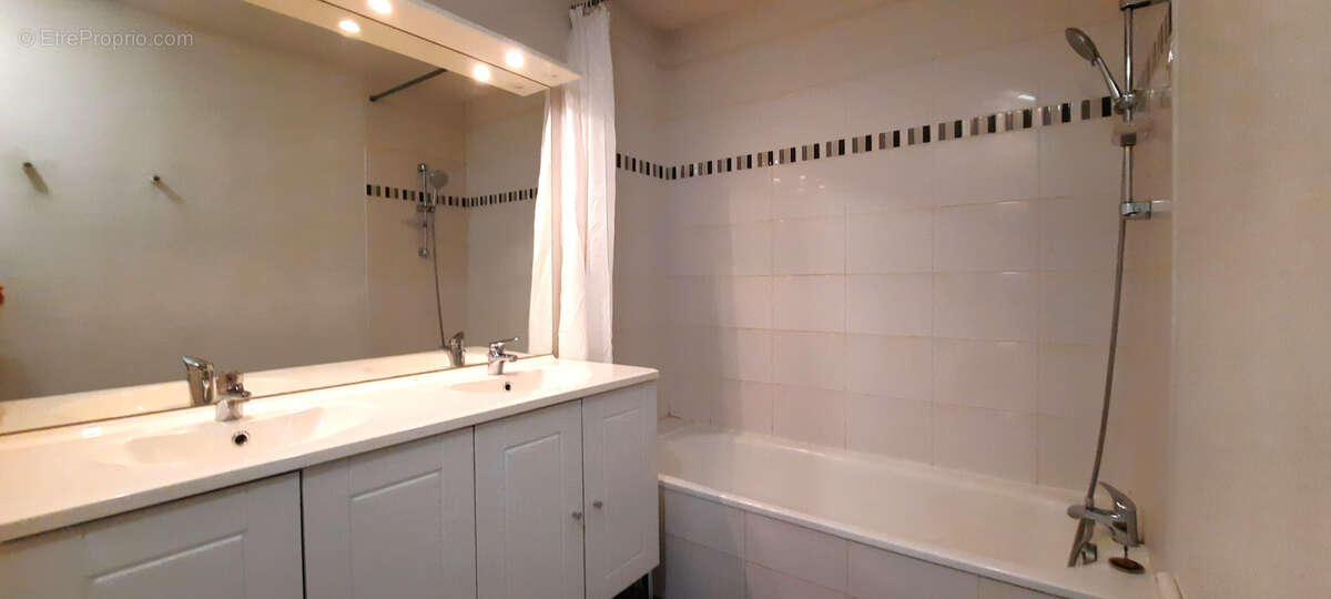 Appartement à ARPAJON-SUR-CERE