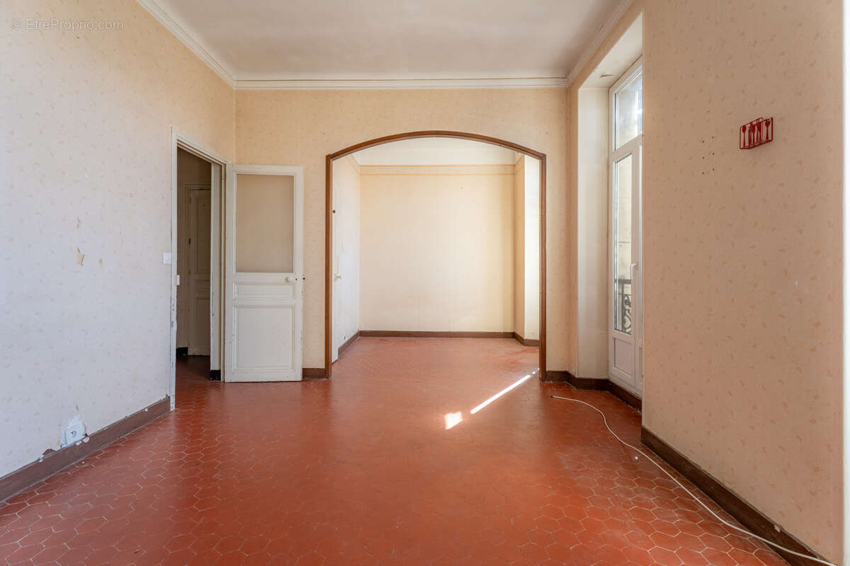 Appartement à MARSEILLE-4E