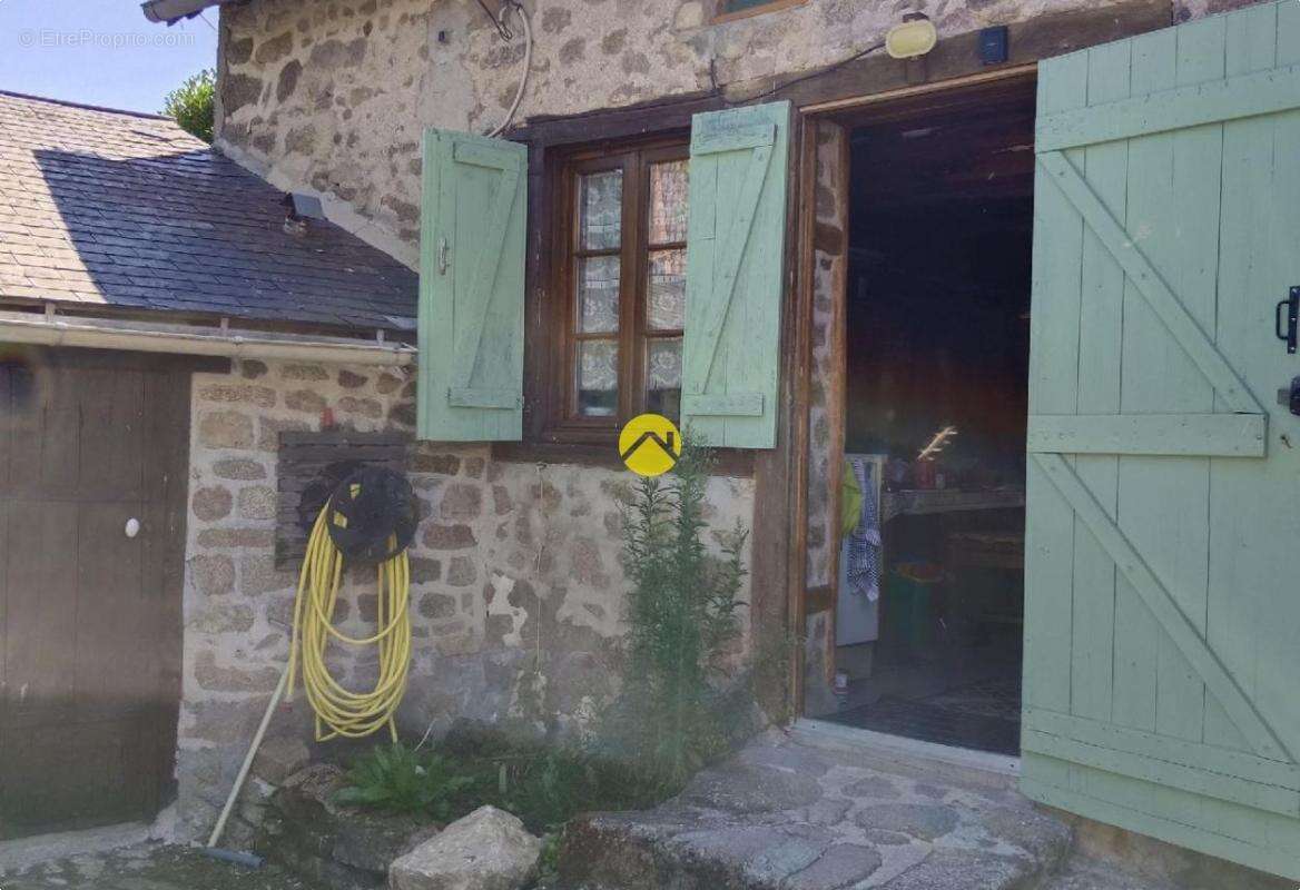 Maison à BONNAT