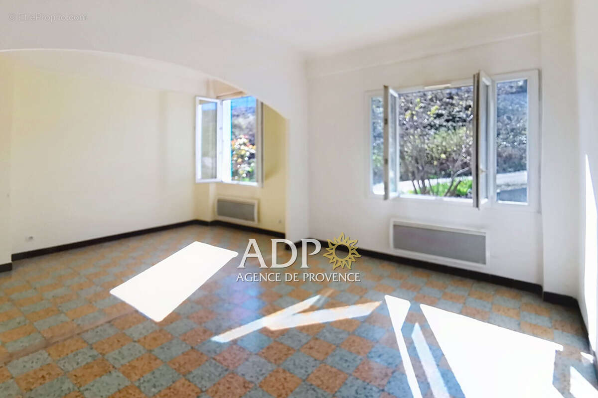 Appartement à ENTREVAUX