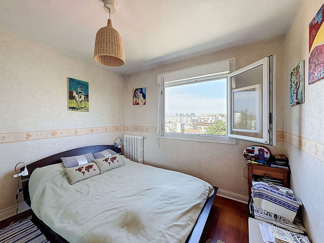 Montreuil, rue rochebrune, 10min du metro, au calme sur jardin, dernier etage, beau 2 pieces traversant avec une cave. - photo 7