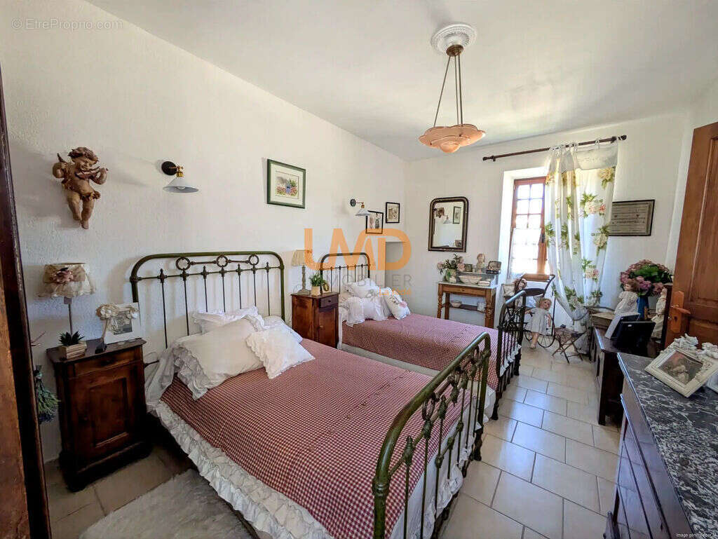Maison en pierre 7 pièces 150m2, piscine, jardin - photo 19