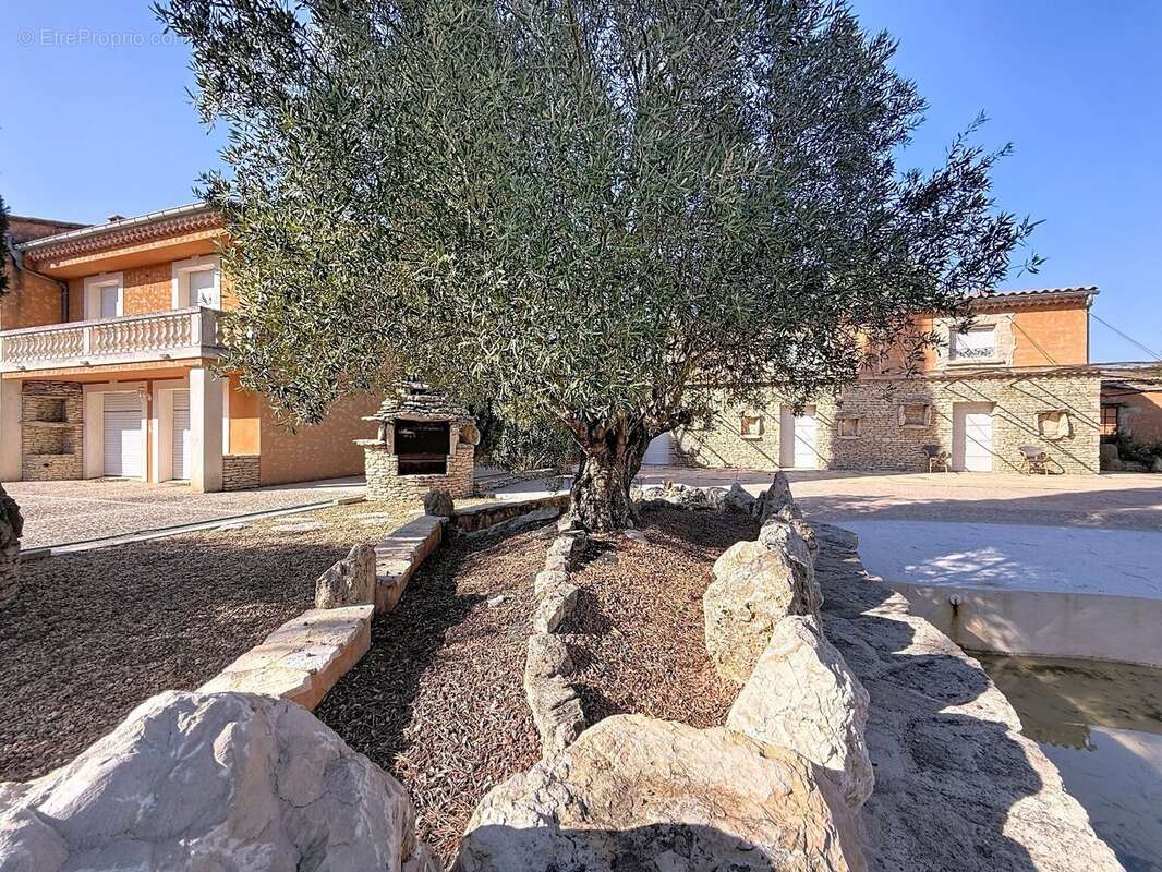 Maison à L&#039;ISLE-SUR-LA-SORGUE