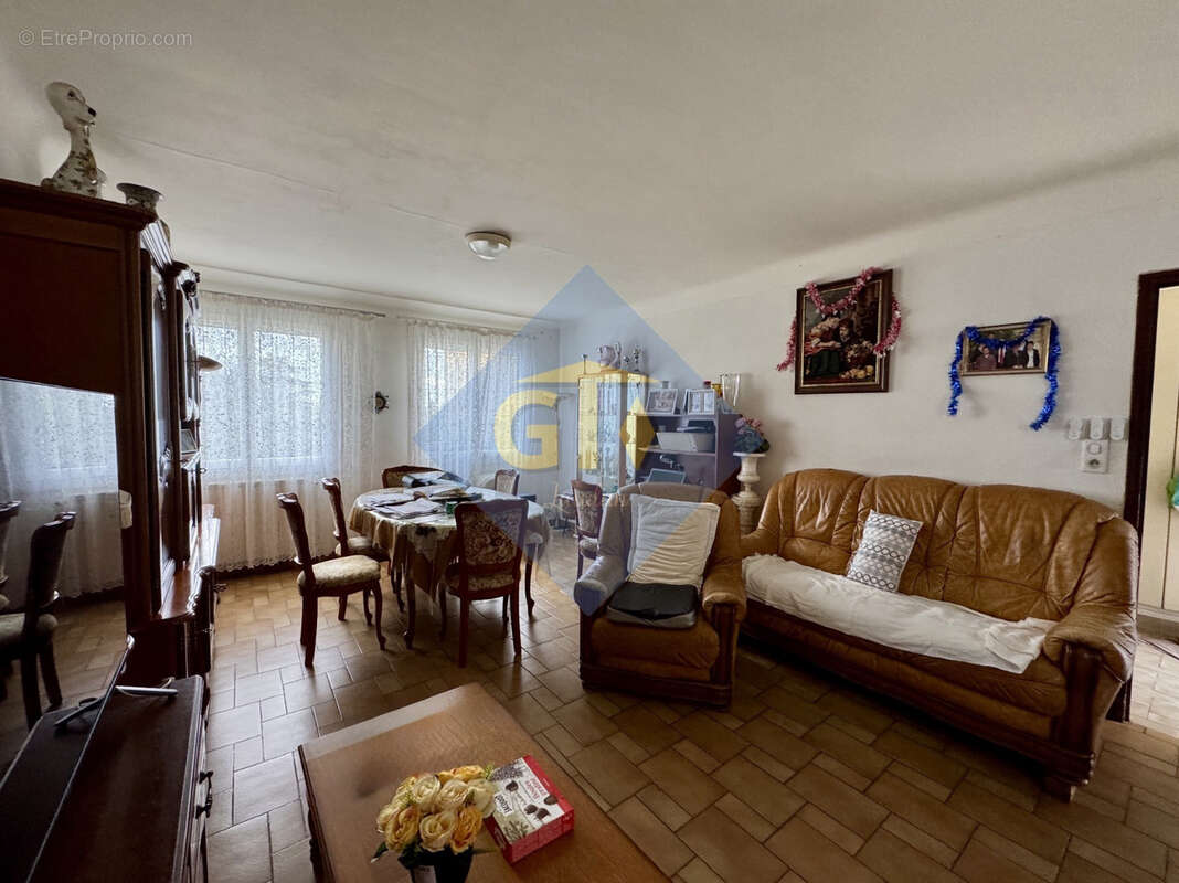 Maison à LAUDUN-L&#039;ARDOISE