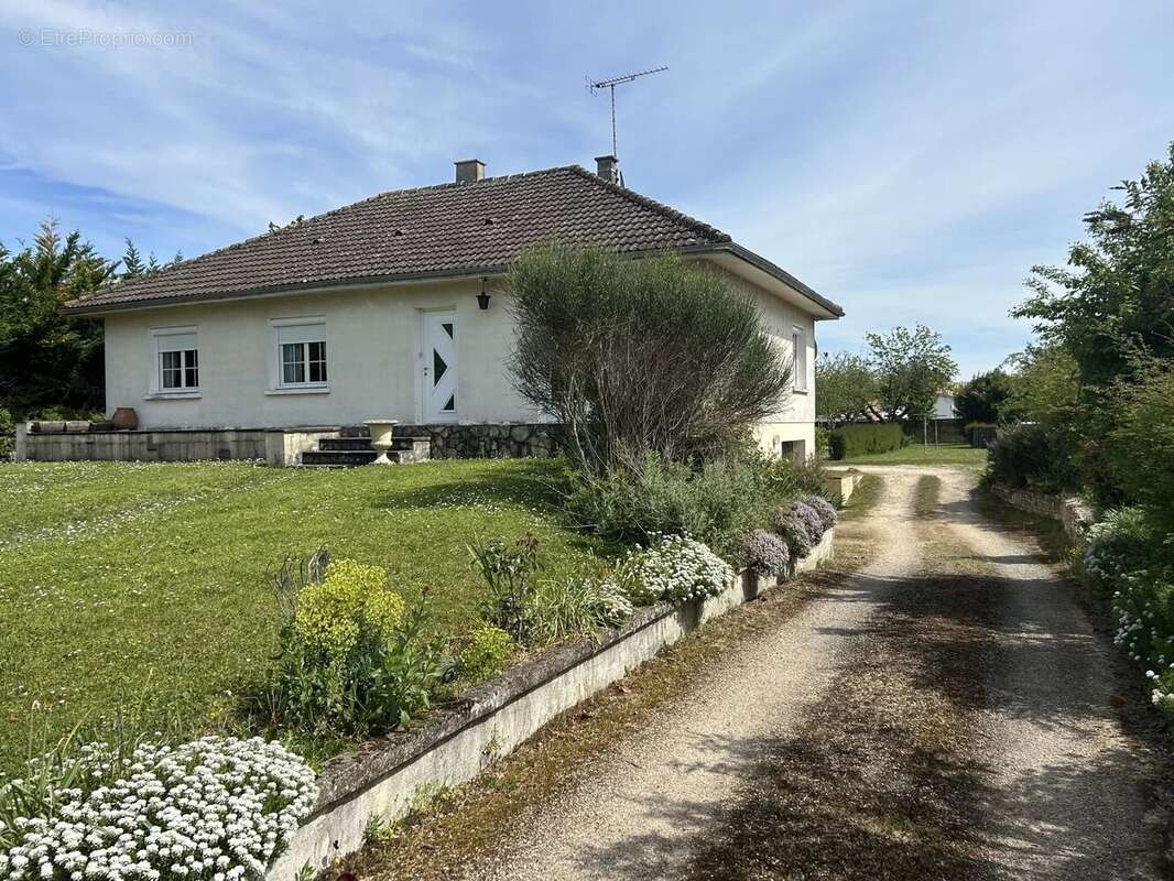Maison à NEUVILLE-DE-POITOU