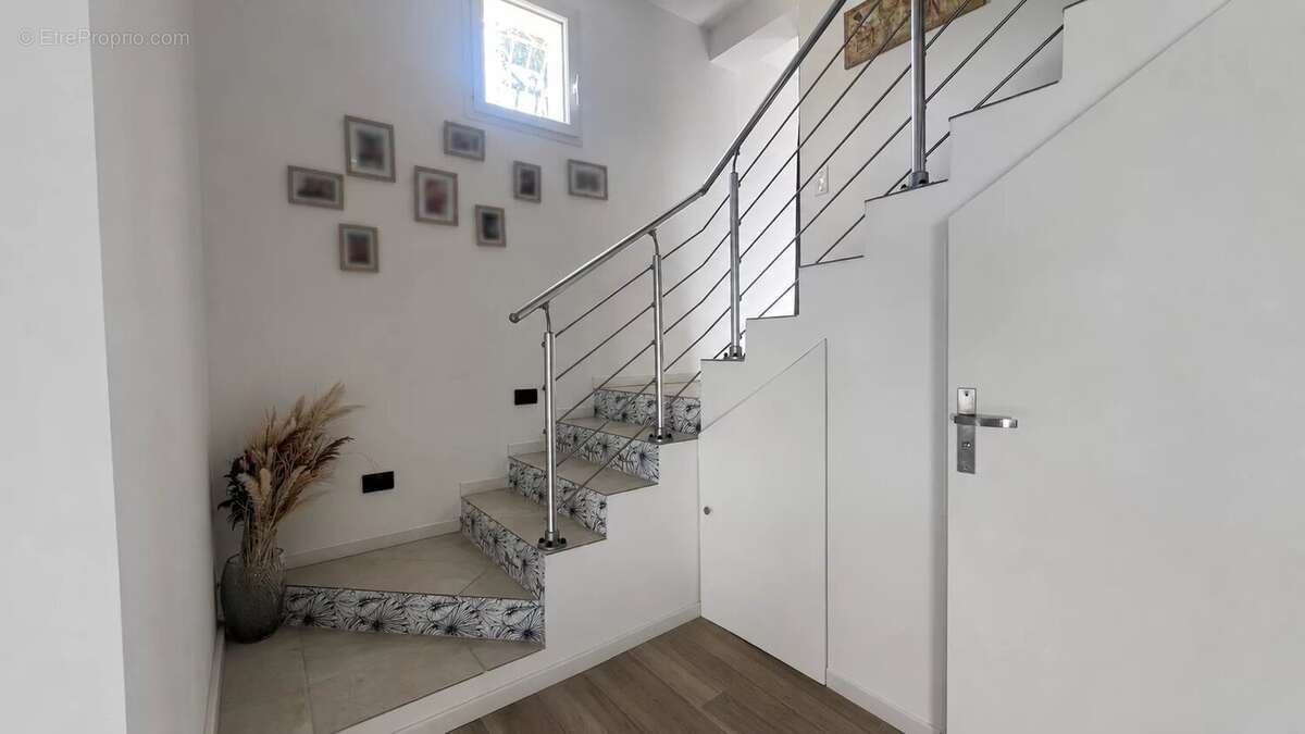 Maison 110 m² à Aubagne  - photo 6