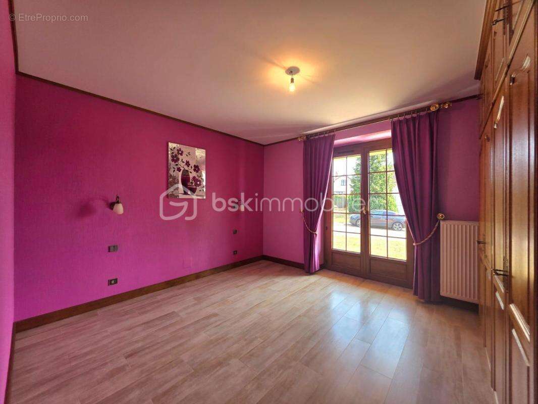 Maison spacieuse de 180 m² située dans un cadre verdoyant et paisible - photo 10