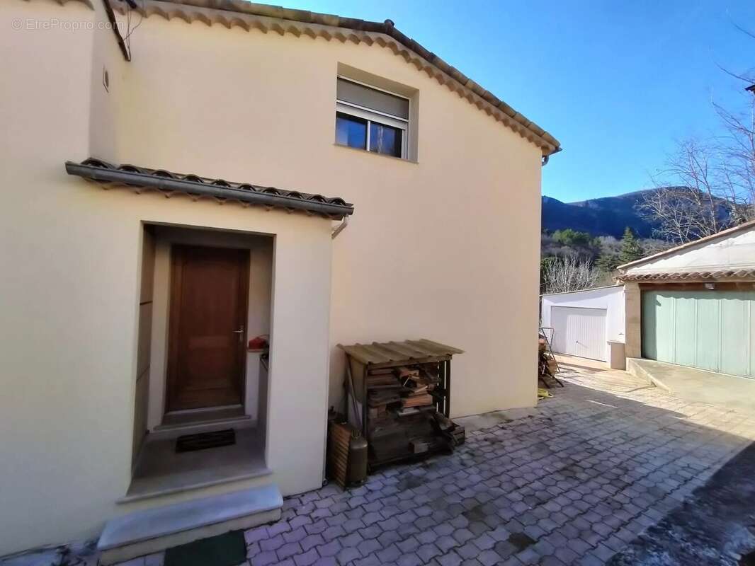 Appartement à TOURRETTES-SUR-LOUP