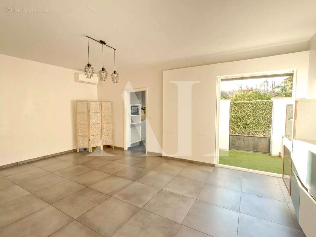 Appartement à VALLAURIS