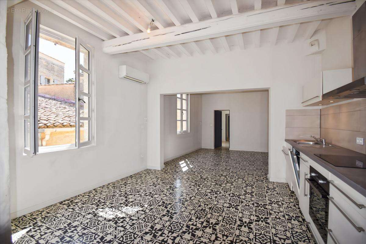 Centre d'Uzès, beau duplex rénové et climatisé - photo 8