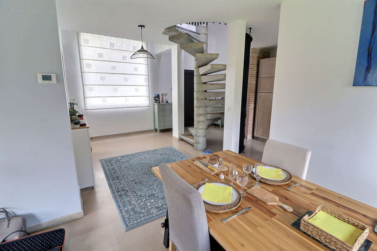 Maison à JOUY-LE-MOUTIER