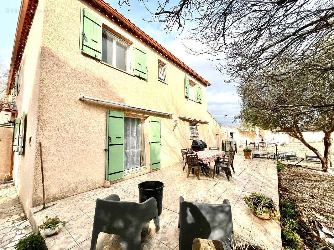 Maison à MONTBAZIN