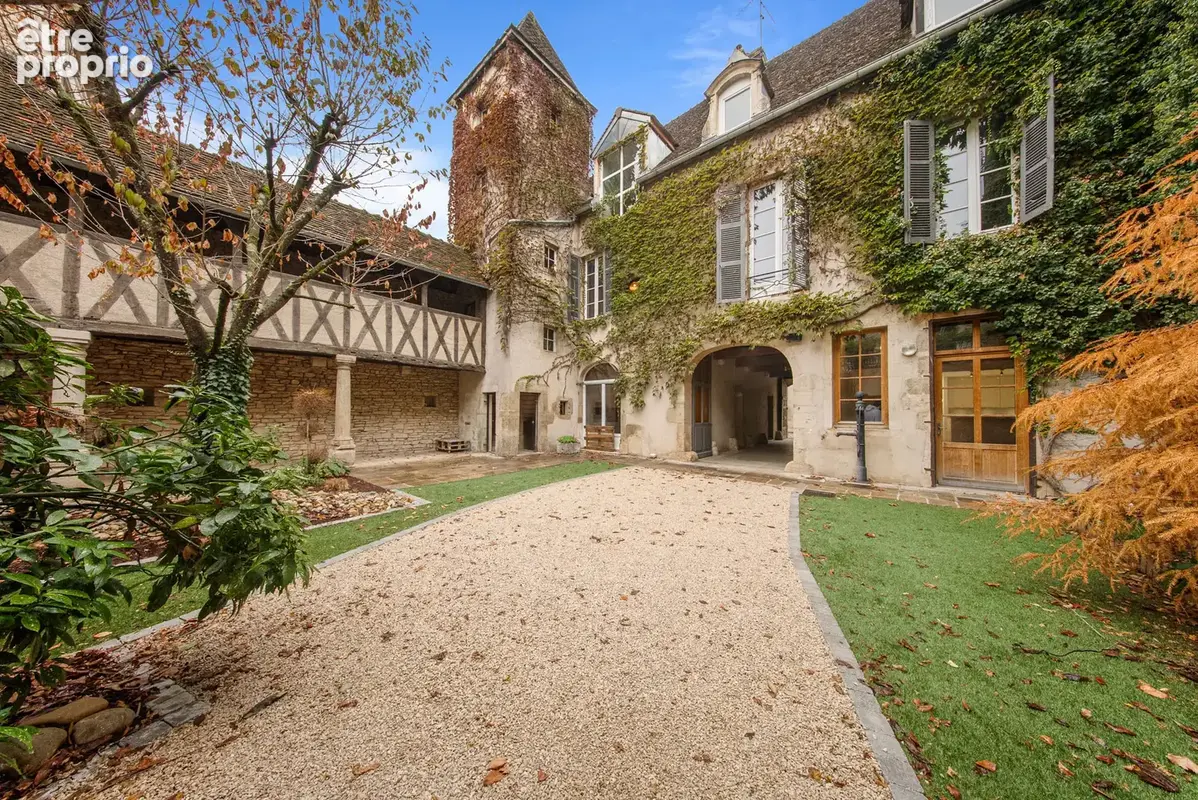 Beaune — hôtel particulier du xviième siècle une adresse de caractère - photo 1