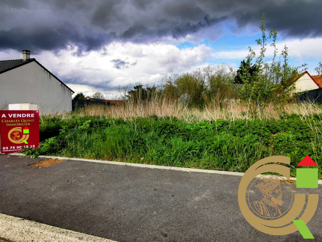 Terrain 611 m² à Le Parcq  - photo 2