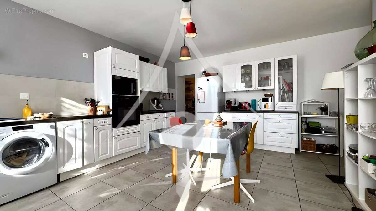 Maison à LAVERNOSE-LACASSE