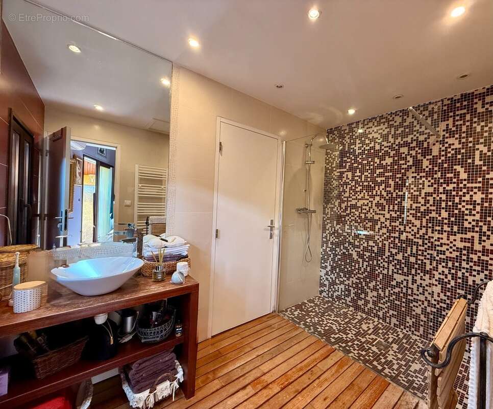 A vendre  Anduze Mas en pierre 10 pièces 446 m2 dont 1 appart.132m2 + Piscine et Bassin naturel parking 20 voitures - photo 16