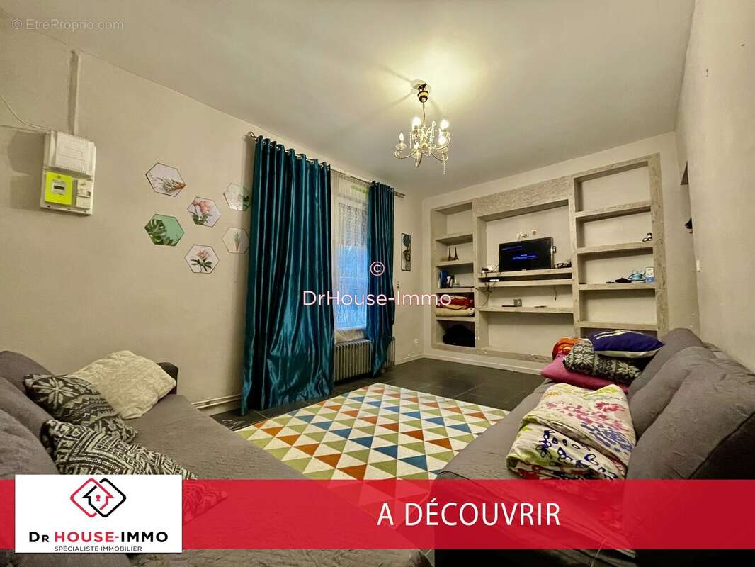 Maison à QUIEVRECHAIN