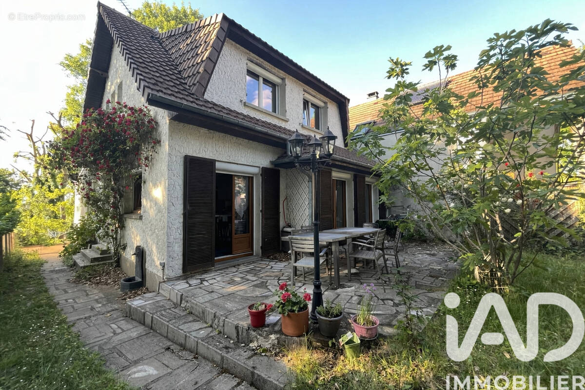 Photo 1 - Maison à SAINT-YON