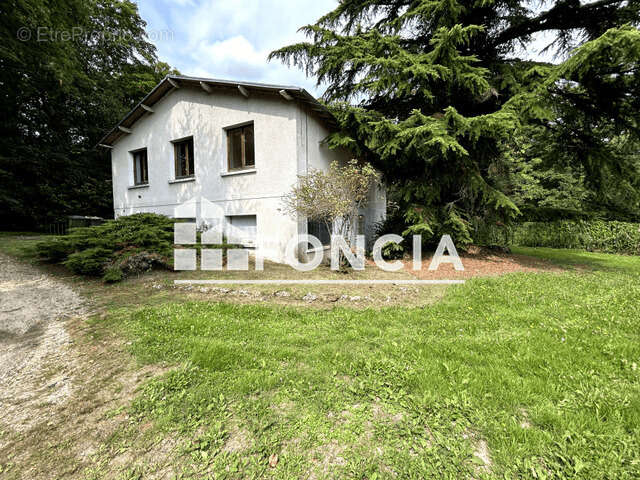Maison à FONTENAY-LE-VICOMTE