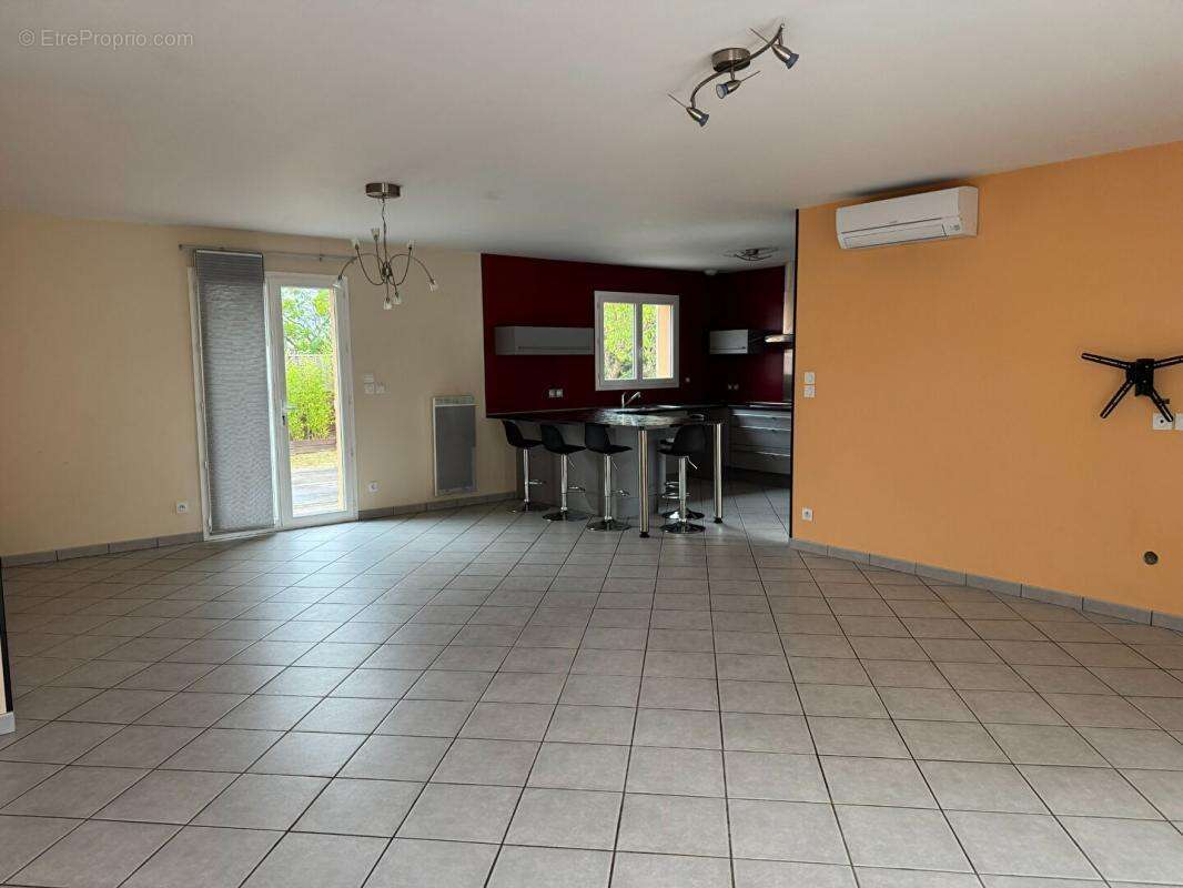 Maison à SAINT-QUENTIN-DE-BARON