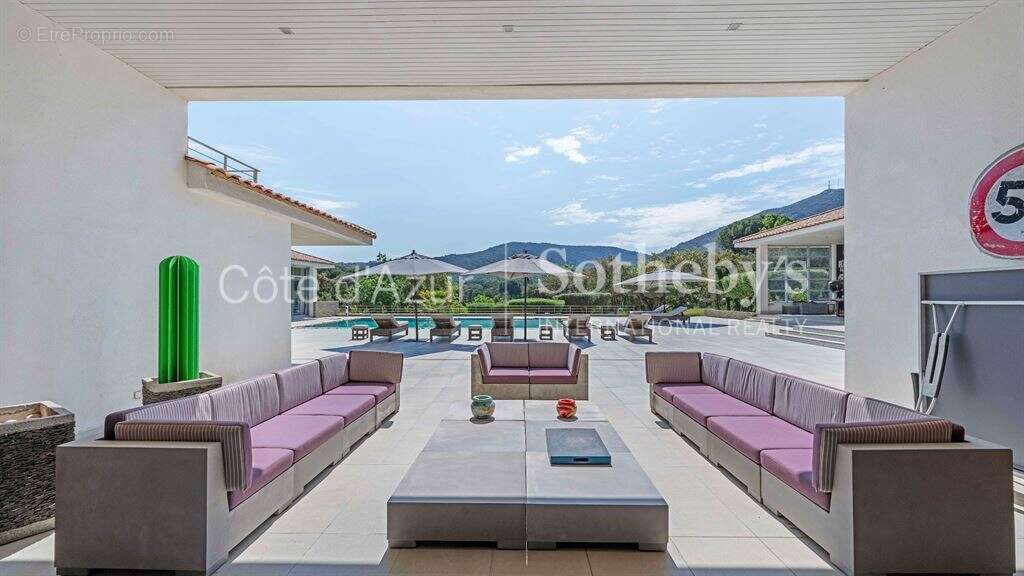 Maison à PLAN-DE-LA-TOUR