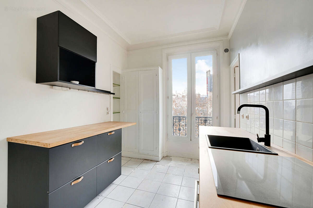 Appartement à PARIS-18E