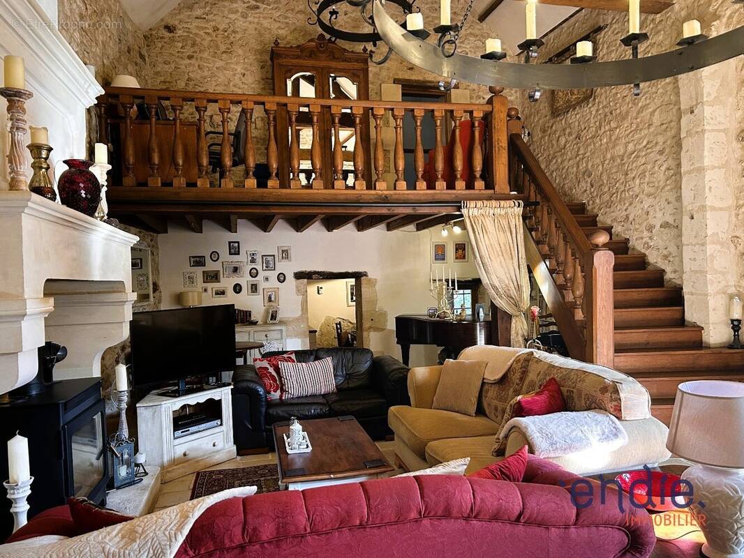 Maison à SAINT-REMY-SUR-CREUSE