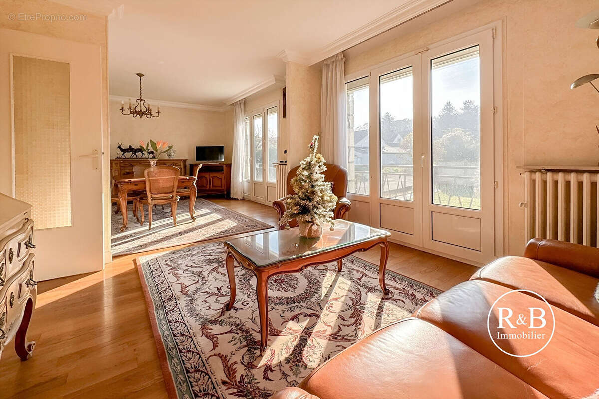 Maison à LES CLAYES-SOUS-BOIS