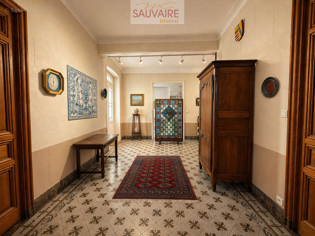 Maison à SAINT-LAURENT-DE-LA-SALANQUE