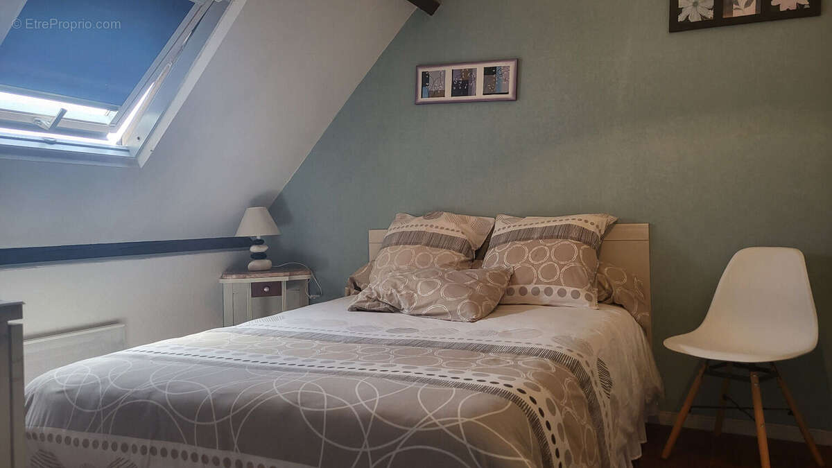 A deux pas du port de Sauzon, maison en parfait état d'entretien avec de beaux volumes habitables - photo 10