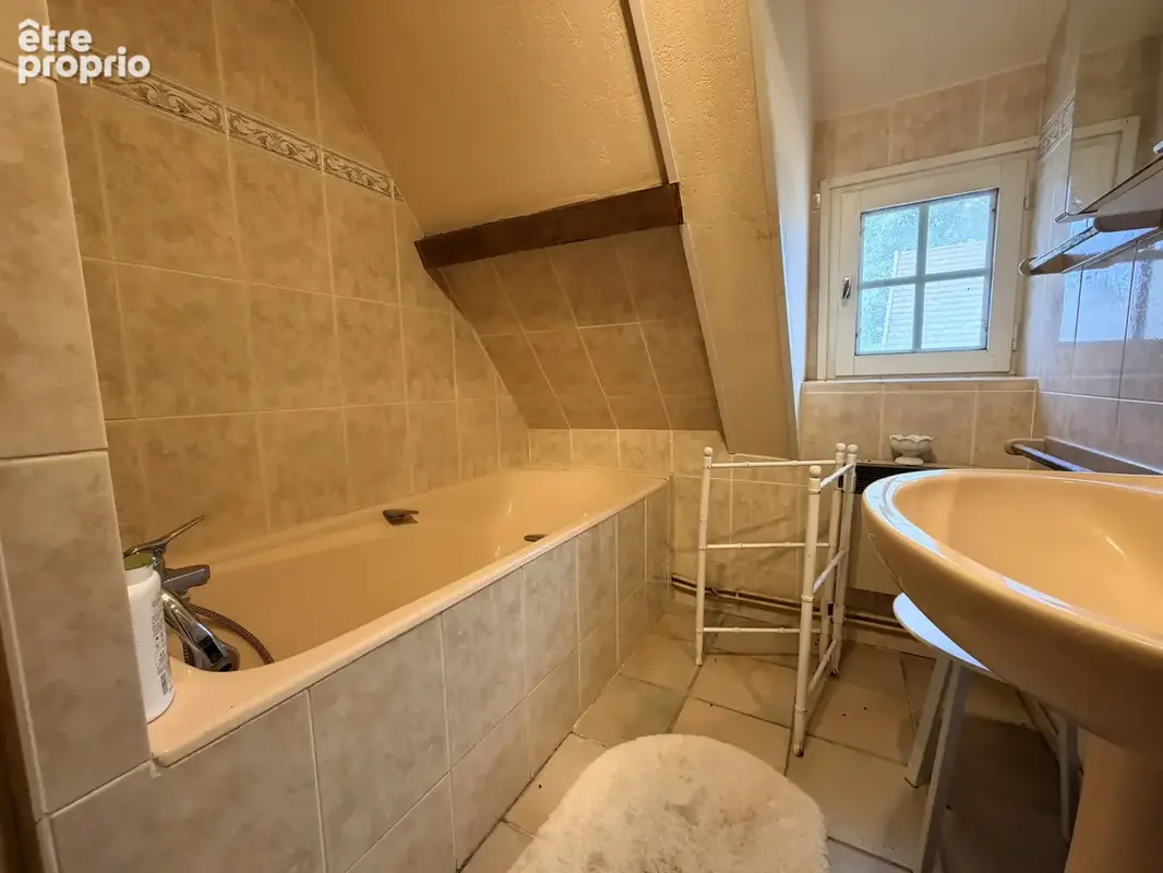 Maison à gros potentiel dans un environnement très calme à seulement 5min des écoles, commerces etc - photo 9